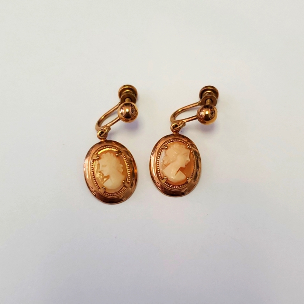 Gold-Tone Cameo Drop Clip-On Earrings - Vintage-Inspired Women's Jewelry